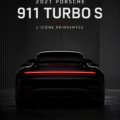 Image de la Porsche 911 Turbo S 2021 garée sur une route panoramique.