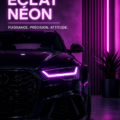 Poster néon Audi RS6 illuminant une pièce moderne.