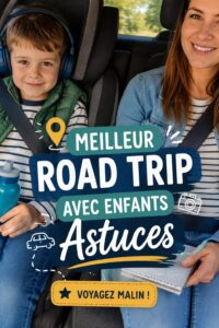 Famille heureuse en voiture, prête pour un road trip avec des enfants qui s'amusent