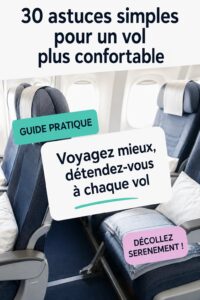Une femme heureuse dans un avion, profitant d'un vol confortable.