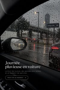 Femme chauffeur conduisant sur une route pluvieuse avec un sourire, montrant l'importance de la sécurité en conduite.