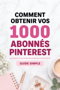 Une femme souriante utilisant Pinterest sur un ordinateur portable, illustrant la communauté en ligne.