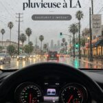 Captivant paysage urbain de Los Angeles sous la pluie, soulignant une atmosphère dynamique.