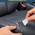 Une femme réparant l'intérieur d'une voiture avec des outils de bricolage